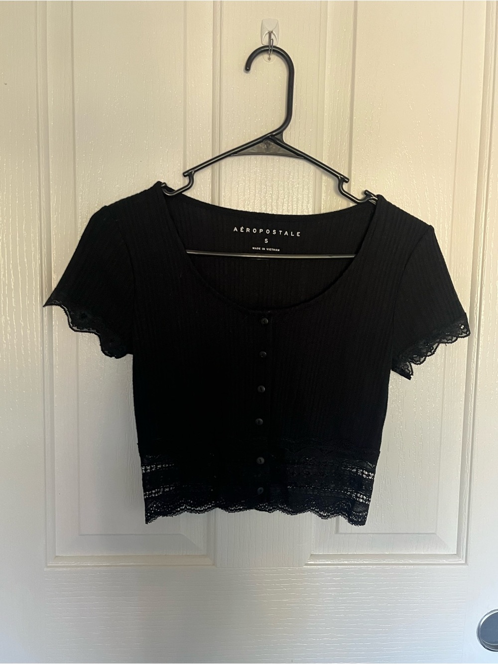 Aeropostale Black Ribbed Button-Front Lace-Trim Crop Top